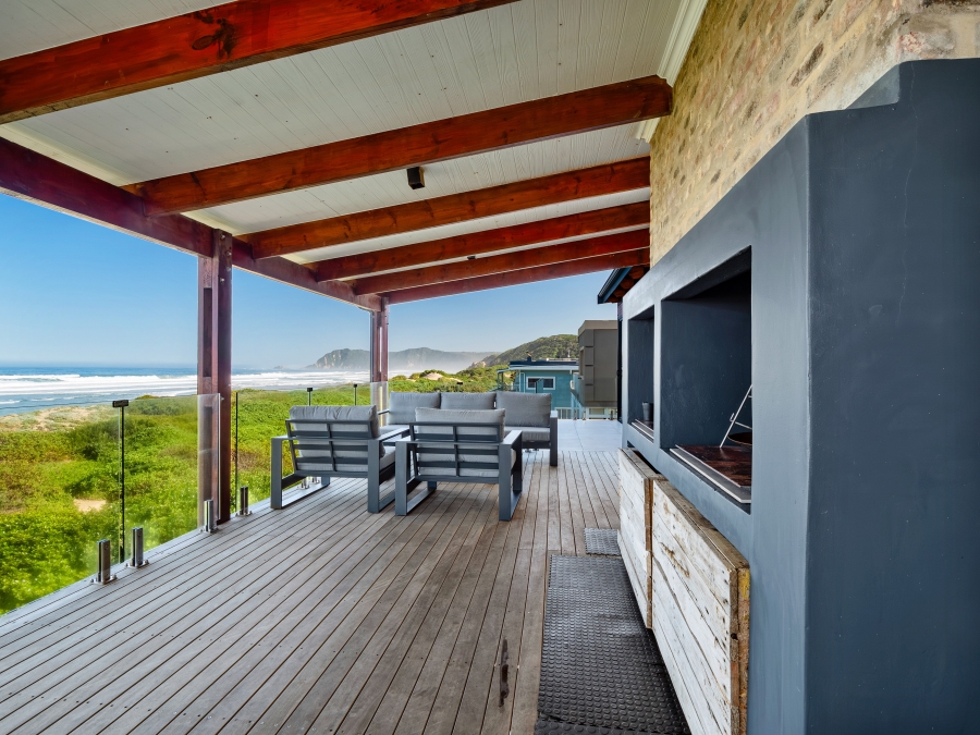 6 Bedroom Property for Sale in Myoli Beach Western Cape